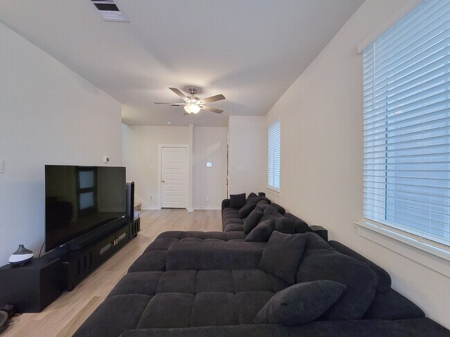 Building Photo - 3 Bed Home for Rent in Park Row Village West | Houston TX 77084
