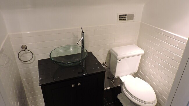 Building Photo - 4557 Grandview Ave