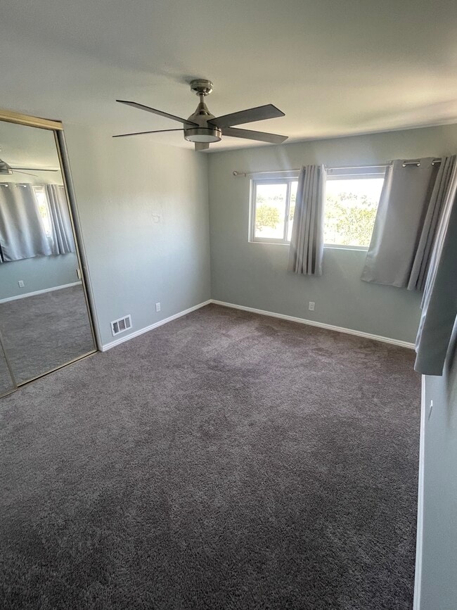 Building Photo - 810 W Lambert Rd