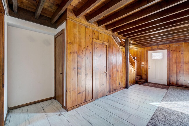 Building Photo - Beautiful 2 bed Ranch style home on 5 acres!