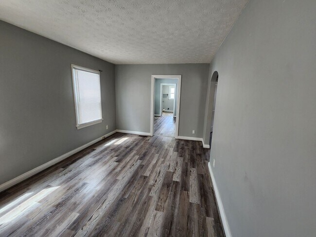 Building Photo - Charming 2 bedroom 1 bath home with recent...