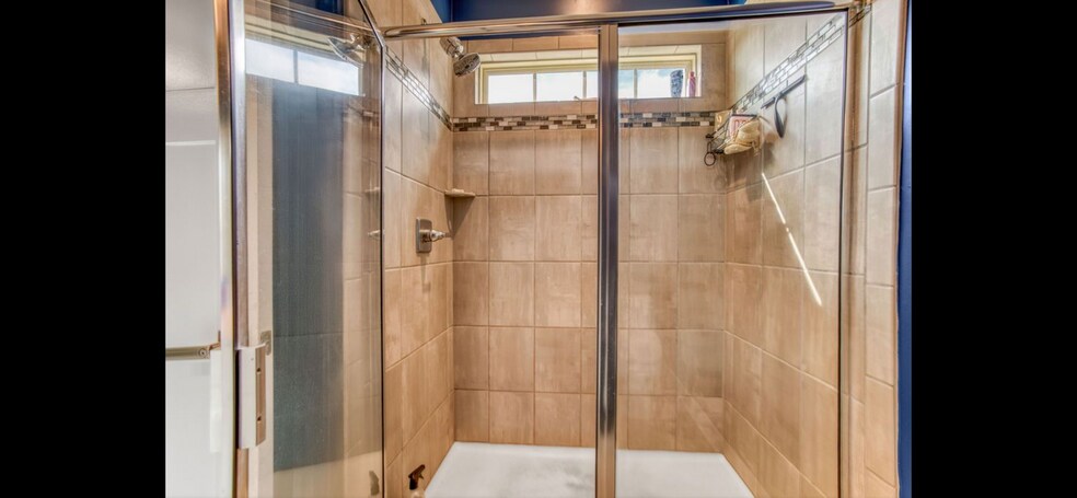 Main bathroom shower - 4424 Carteret St