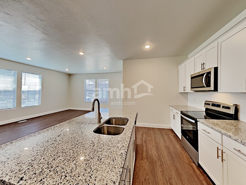 Building Photo - 11133 Kitty Hawk Rd
