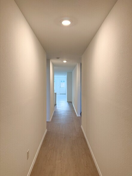 Building Photo - 309 Trinity River Holw
