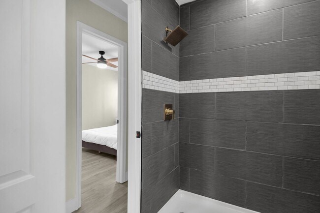 Building Photo - 570 Southwood Ave