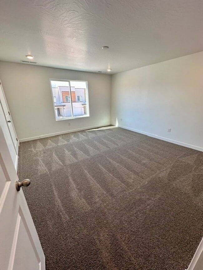 Building Photo - BRAND NEW End Unit Townhome