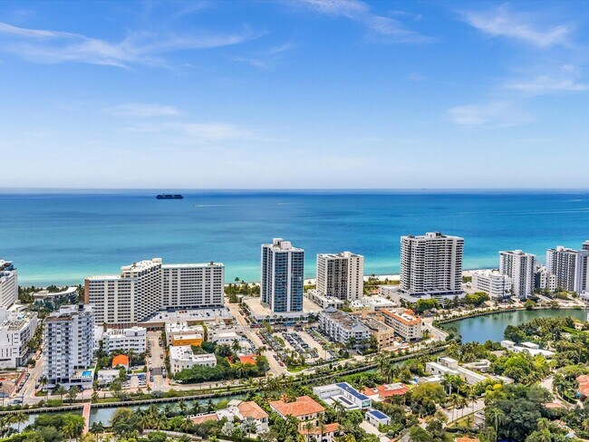 Building Photo - 2655 Collins Ave