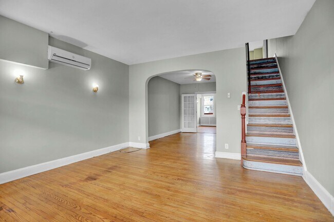 Building Photo - 434 Folcroft St