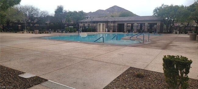 Building Photo - 10465 Saddle Mountain St