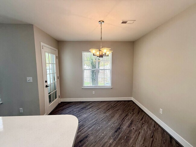 Building Photo - Beautiful 2 Bedroom, 2.5 Bath Townhome in St. Andrews at Stoney Creek – Golf Course Community, Wh...