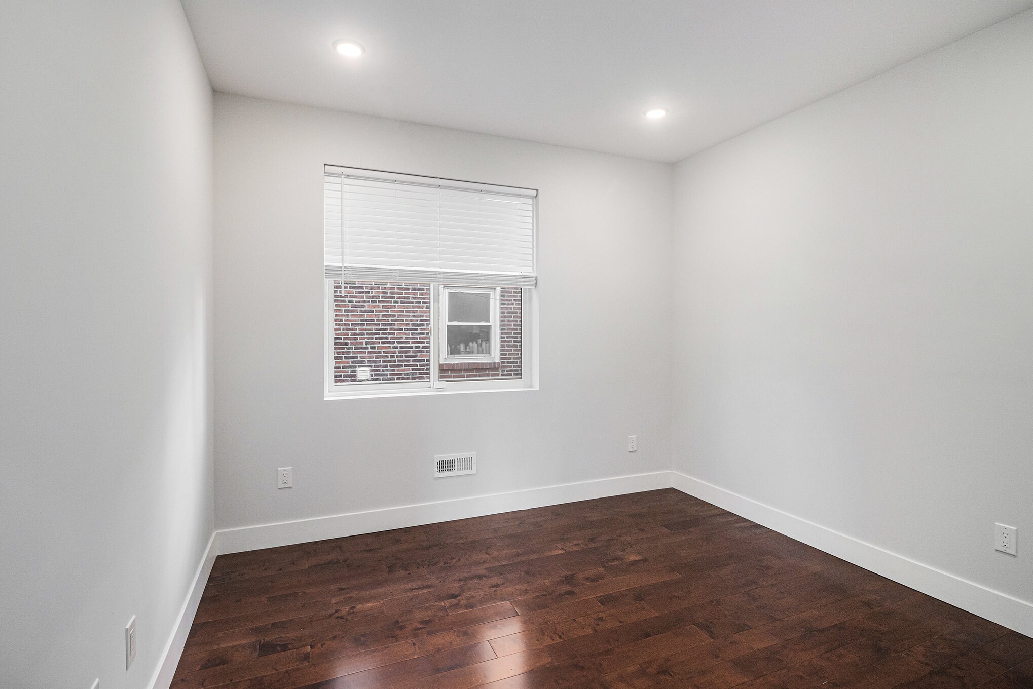 Building Photo - 1853 Hoffman St