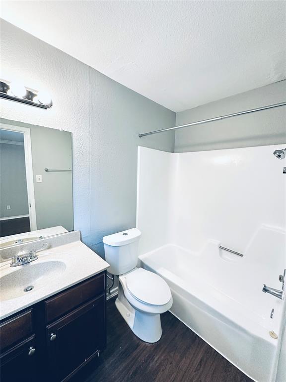 Building Photo - 805 S Center St