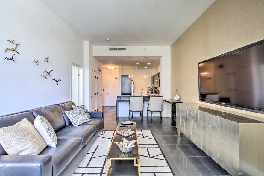 Building Photo - 530 K St