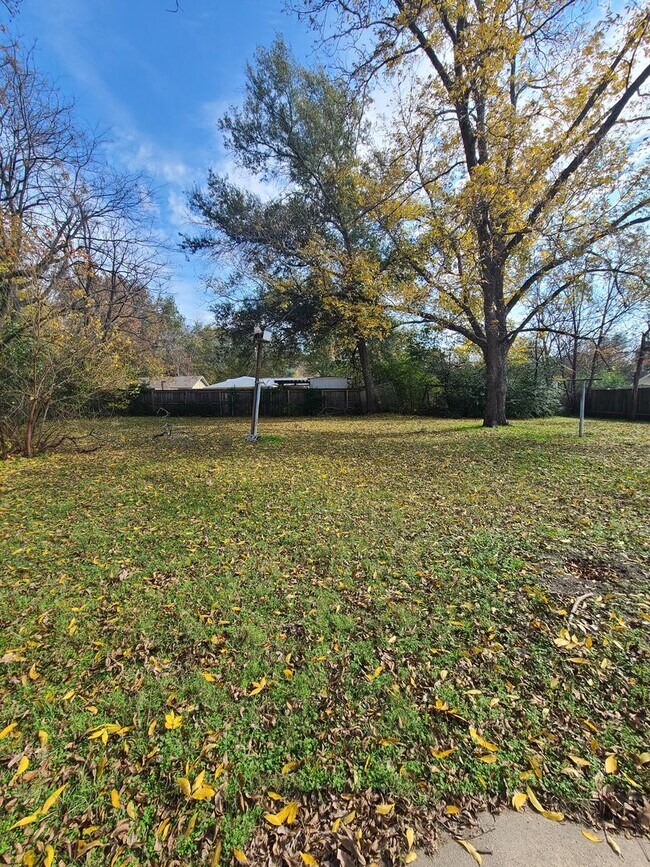 Building Photo - 2930 S Donnybrook Ave