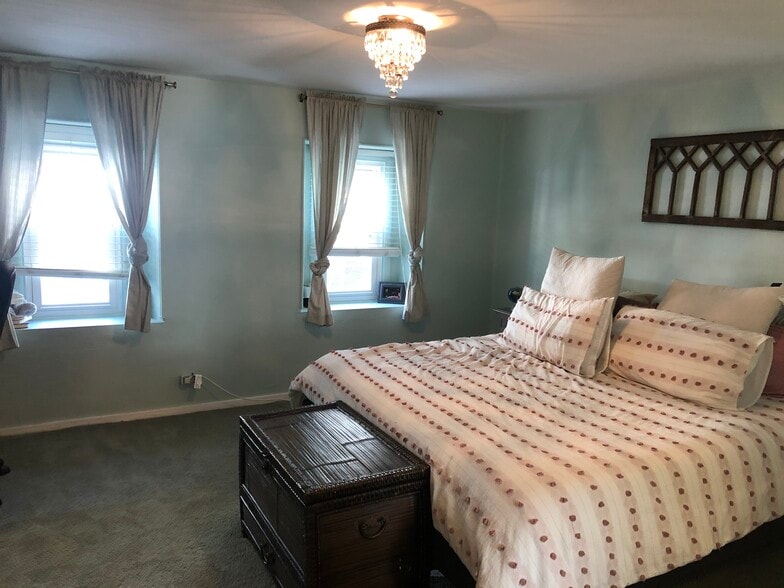 master bedroom - 4346 Cresson St