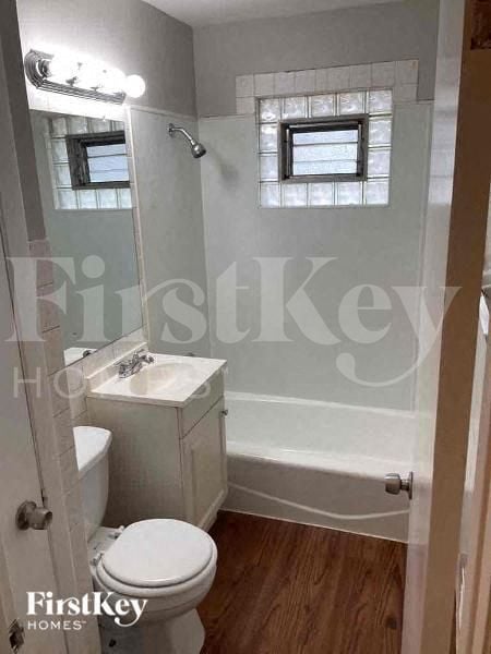 Building Photo - 1355 S Oakland Ave