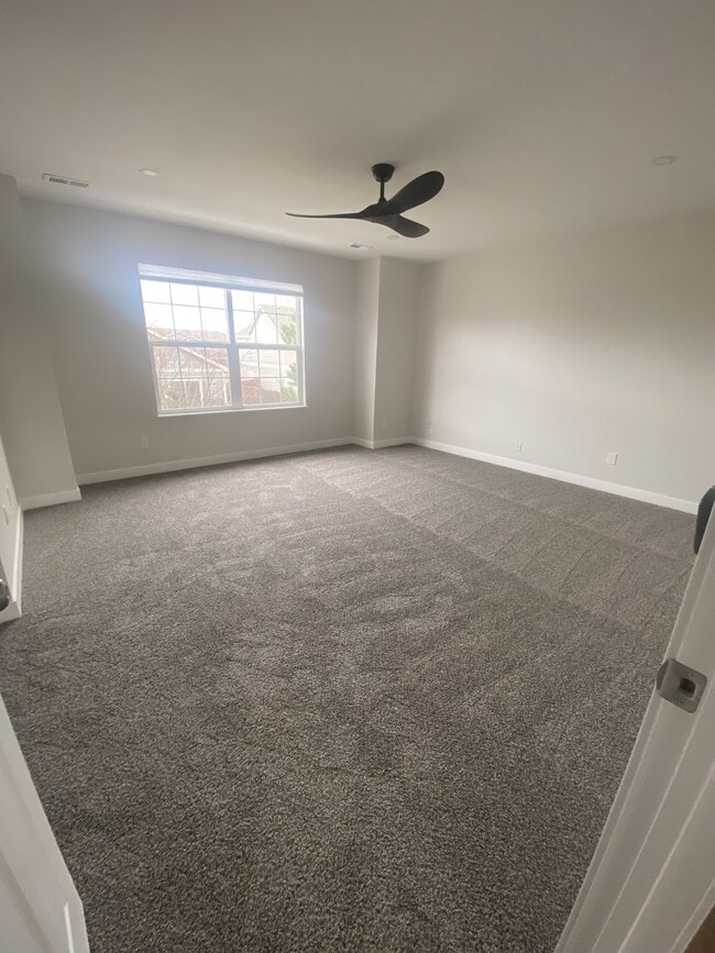 Building Photo - 1341 N Stratton Ave