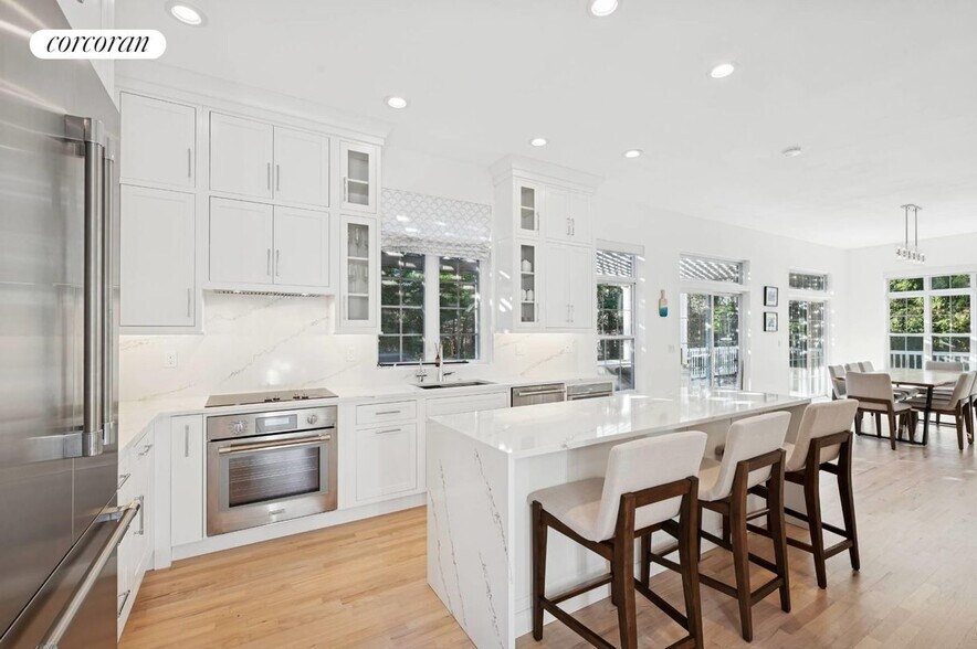 Building Photo - 5 Van Scoys Path E