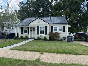Building Photo - 2205 Stadium Dr