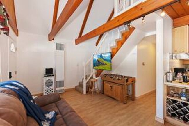 Building Photo - 2 Bedroom Lodge- Pet Friendly- Fenced Yard