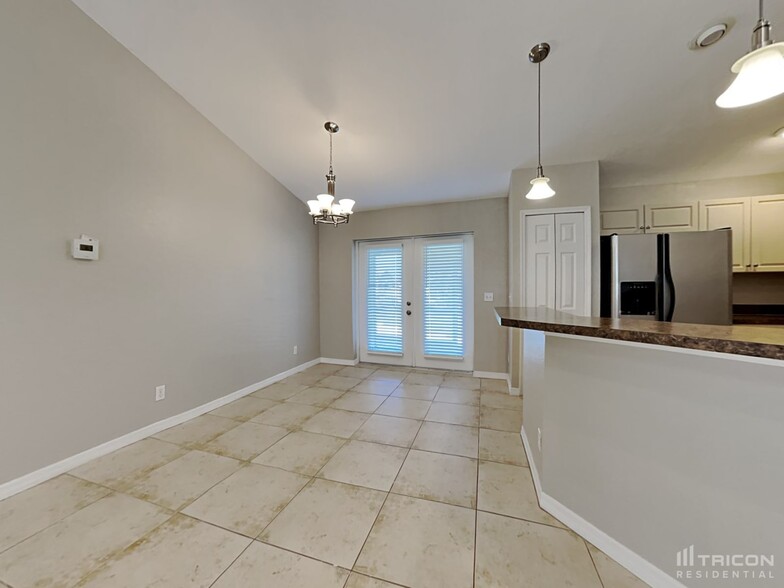 Building Photo - 9390 Fruitland Ave