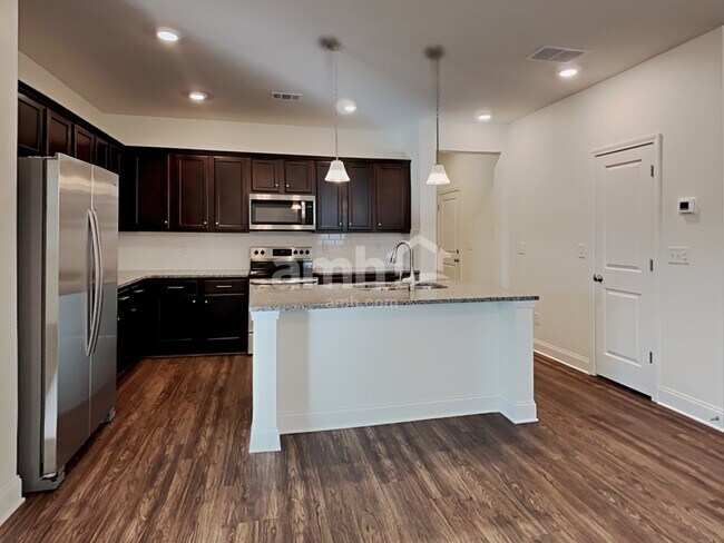 Building Photo - 5275 Valley Dr