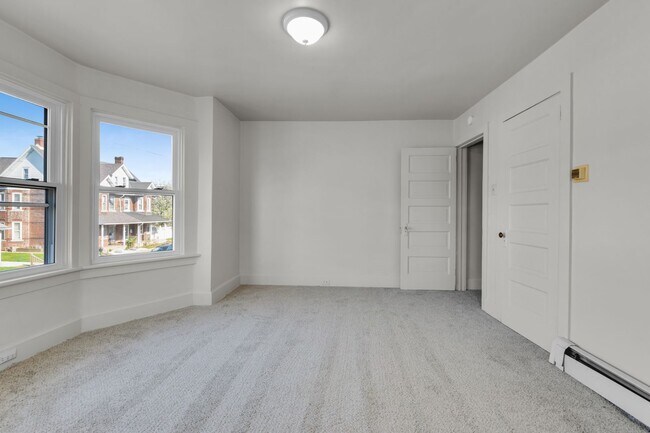 Building Photo - 1466 Main St