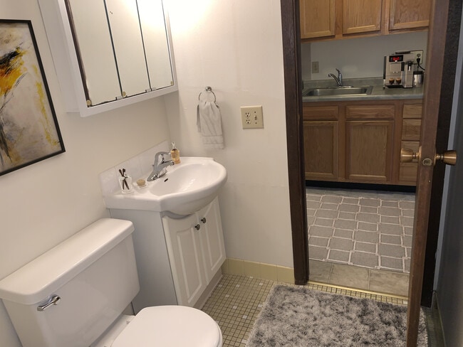 Building Photo - 15 N Hancock