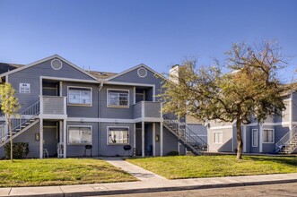 Building Photo - LOVELY 2 bedroom Condo Ready for Immediate Move in!!