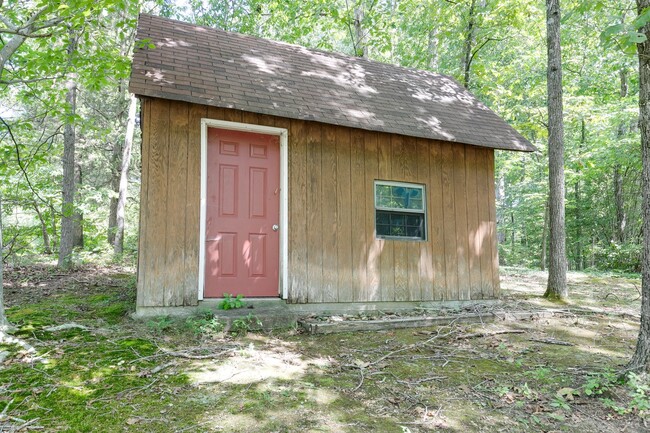 Building Photo - Charming 3 bedroom House with a Huge Yard ...