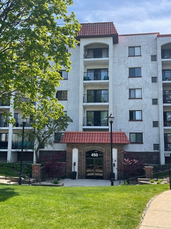 Primary Photo - 450 Plum Creek Dr