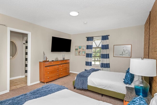 Building Photo - 1679 Tampa Rd