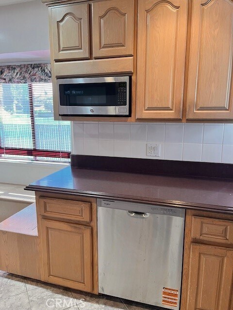 Building Photo - 1054 Mayflower Ave