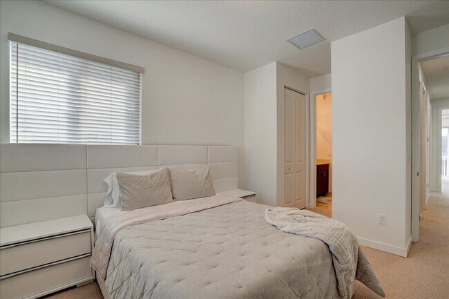 Building Photo - 1451 Pioneer Way