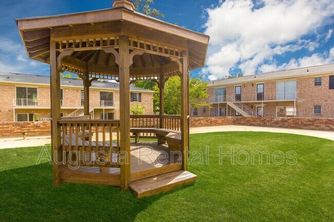 Building Photo - 2905 Arrowhead Dr