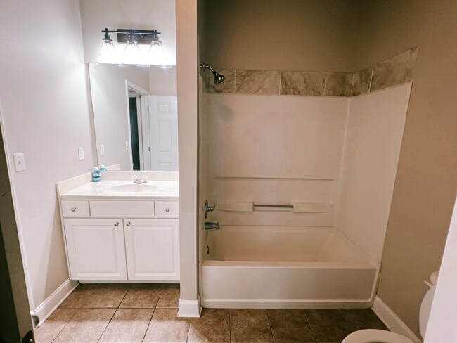 Building Photo - 900 Dean Lee Dr