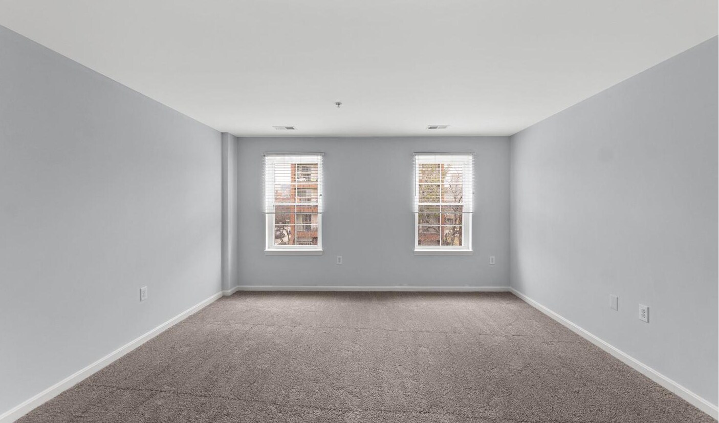 Bed - 139 W Hamburg St