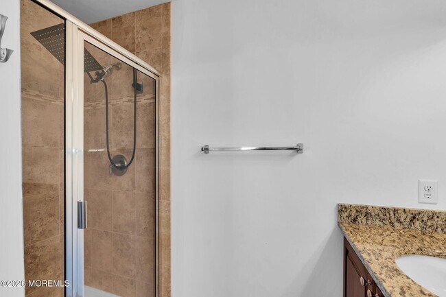 Building Photo - 40 Thistledown St