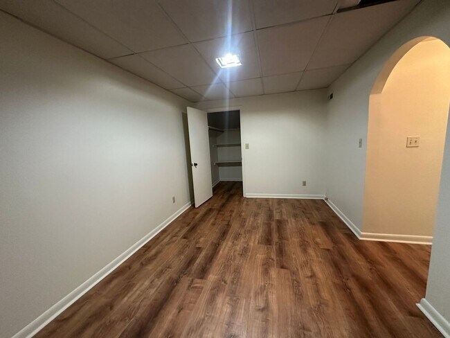Building Photo - SW County Townhome
