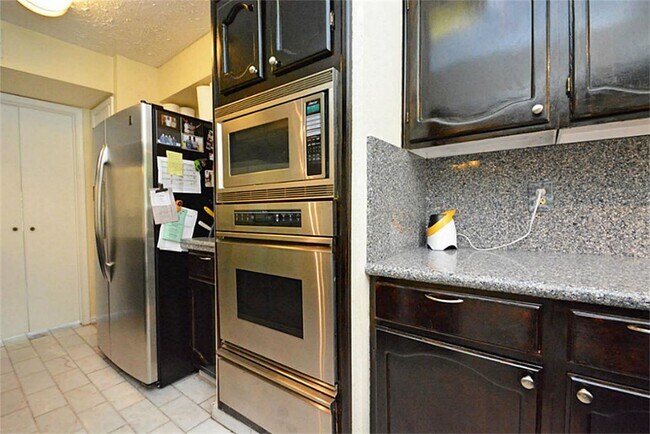 Building Photo - 2523 Coopers Post Ln