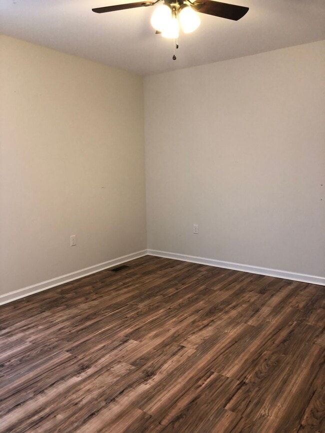 Building Photo - One Level Living in Campbell County