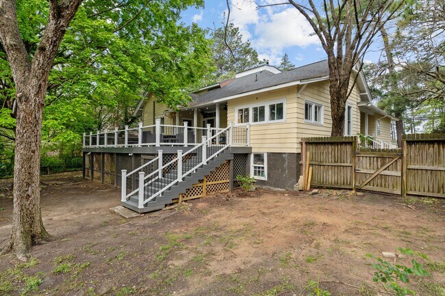 Building Photo - 802 N Poplar St