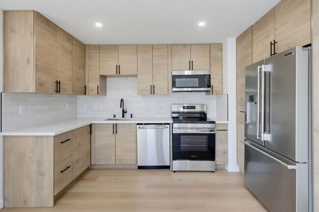 Building Photo - New Construction with Private Patio Walking Distance to Mission Bay