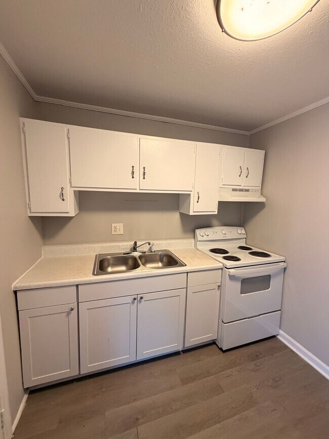 Building Photo - 1 Bedroom, 1 Bathroom close to public transportation in the Heart of Lexington