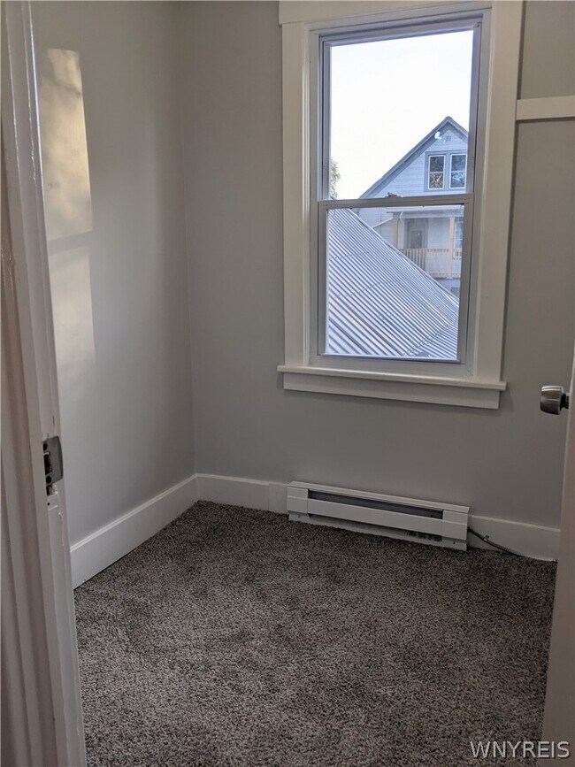 Building Photo - 2026 Hertel Ave