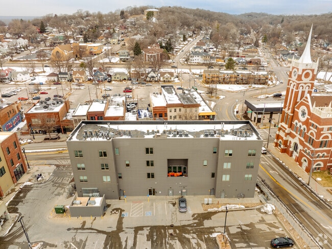 Building Photo - The Rise