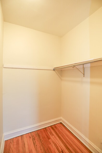 Building Photo - 5011 N Damen Ave