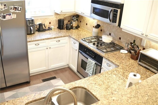 Building Photo - 1120 Glenridge Pl NE