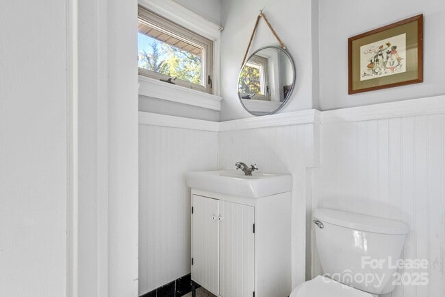 Building Photo - 2917 Forest Park Dr