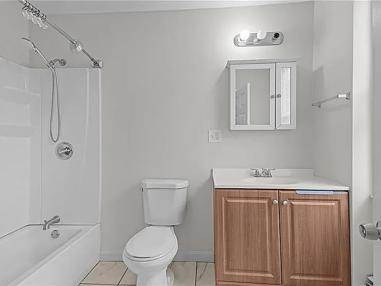 Building Photo - 77 Pekin St